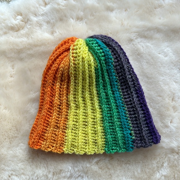 Kids OS Rainbow Beanie Handmade Beautiful Rainbow Ombré Pattern NWOT - Picture 4 of 10
